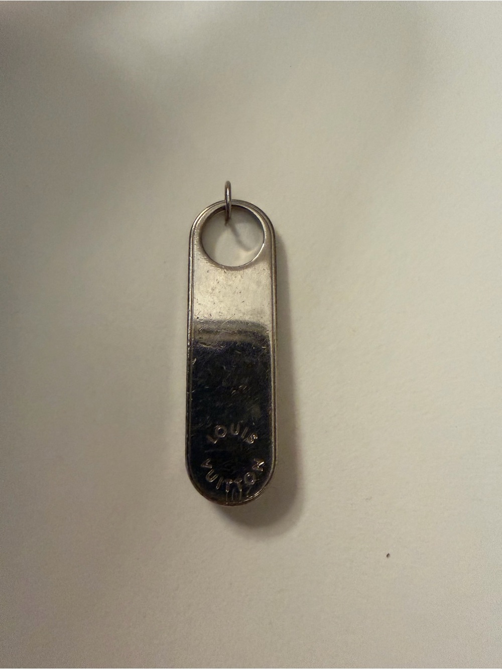 Louis Vuitton Silver zipper pull - Picture 2 of 2